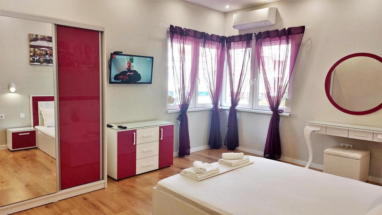 Апартамент Pink & Blue - 2Bdr With Balcony - Wi-Fi Varna Exteriör bild