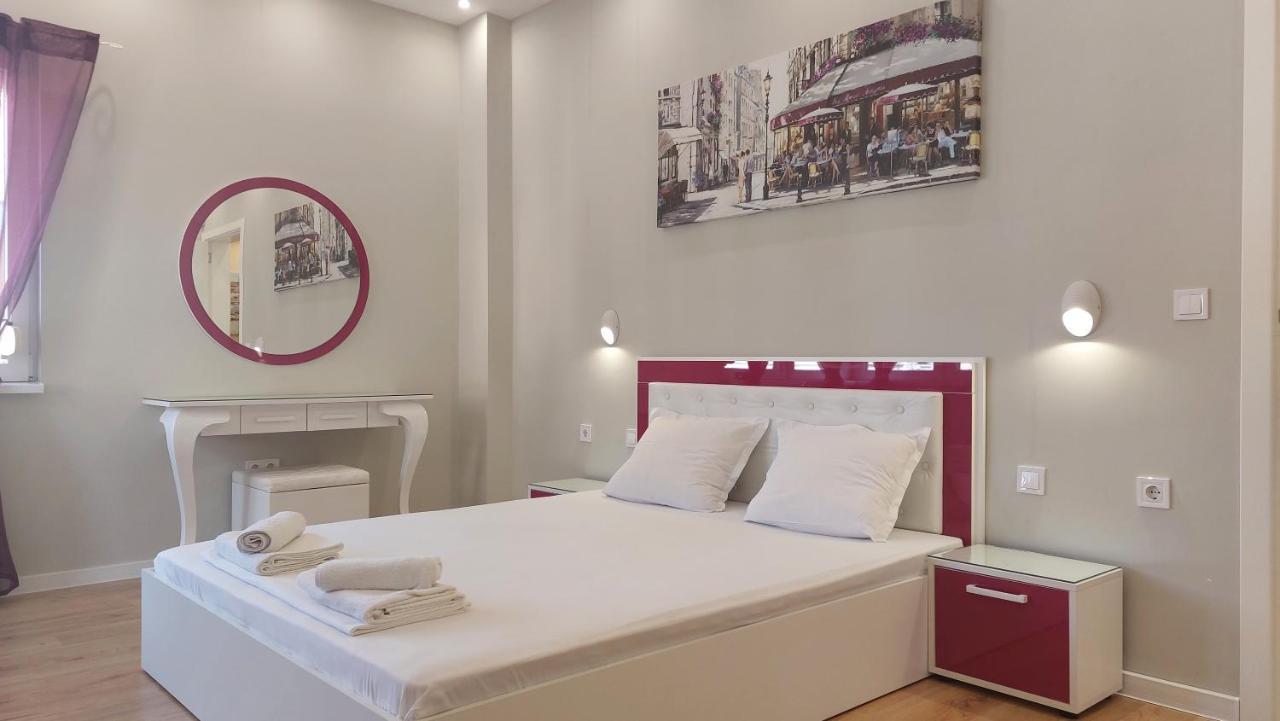 Апартамент Pink & Blue - 2Bdr With Balcony - Wi-Fi Varna Exteriör bild