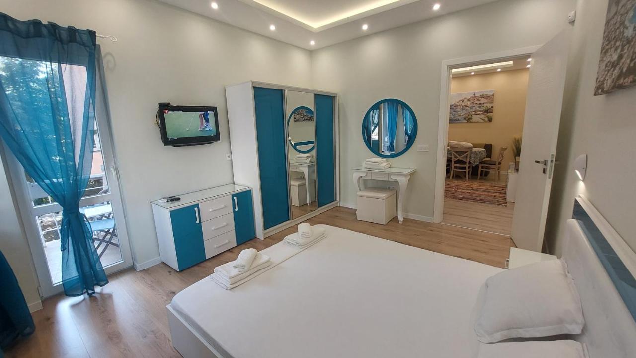 Апартамент Pink & Blue - 2Bdr With Balcony - Wi-Fi Varna Exteriör bild