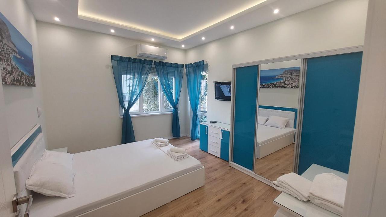 Апартамент Pink & Blue - 2Bdr With Balcony - Wi-Fi Varna Exteriör bild