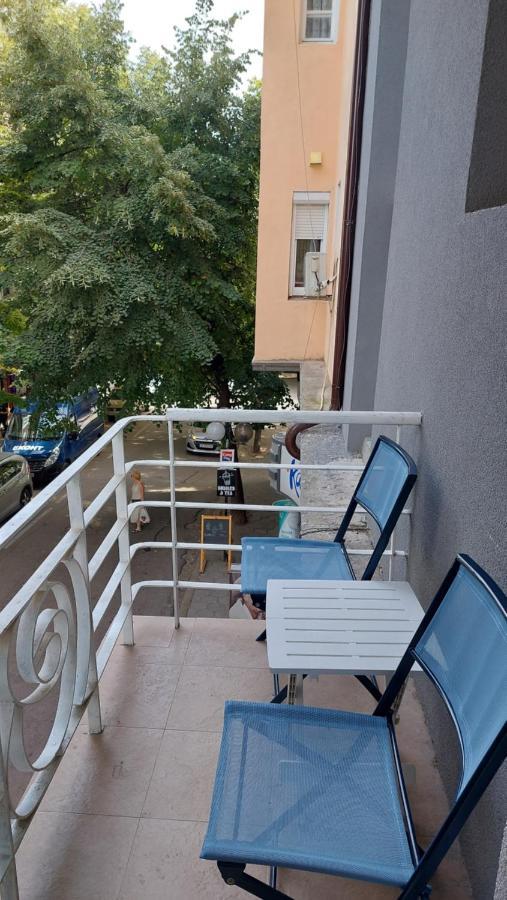 Апартамент Pink & Blue - 2Bdr With Balcony - Wi-Fi Varna Exteriör bild