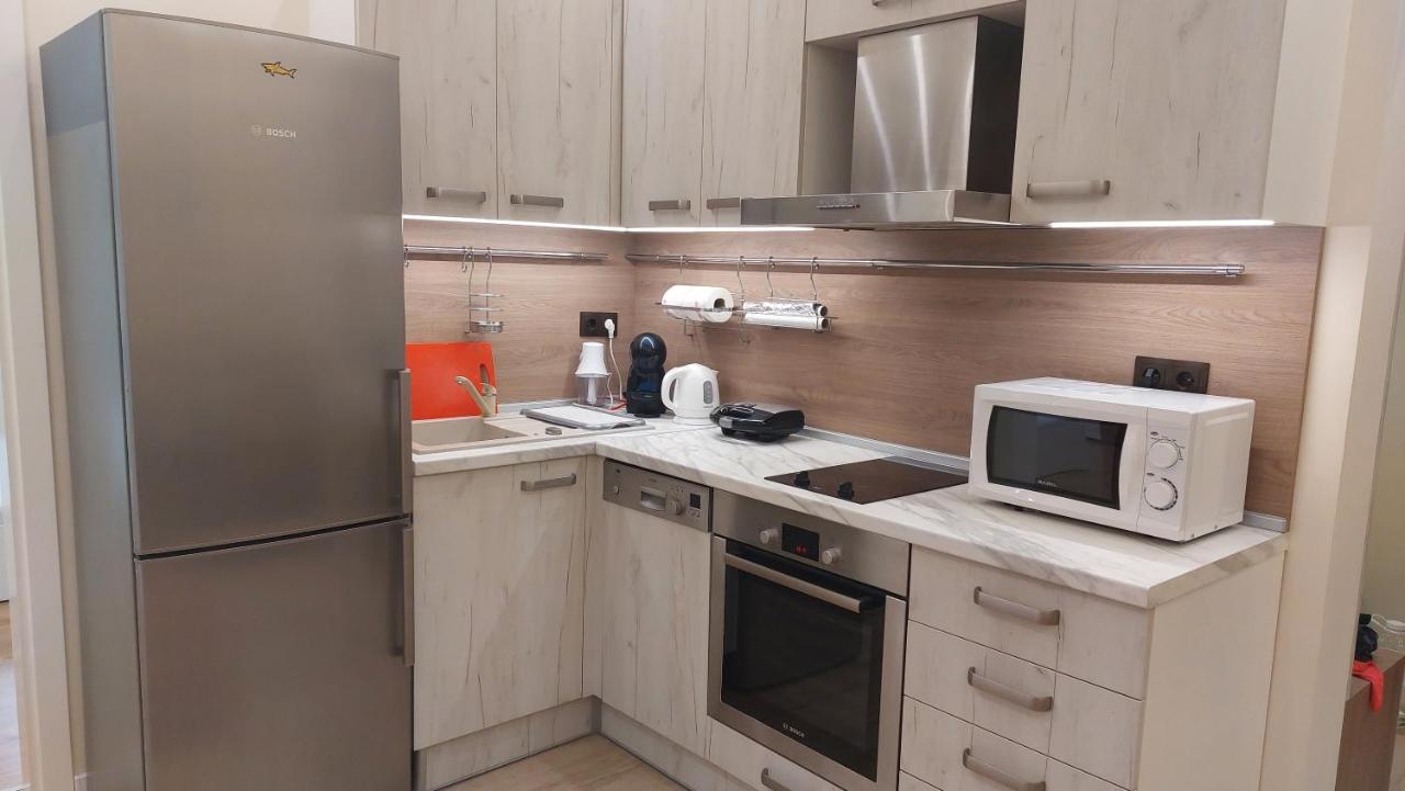 Апартамент Pink & Blue - 2Bdr With Balcony - Wi-Fi Varna Exteriör bild