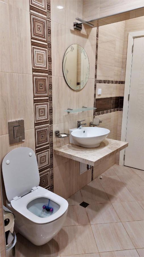Апартамент Pink & Blue - 2Bdr With Balcony - Wi-Fi Varna Exteriör bild