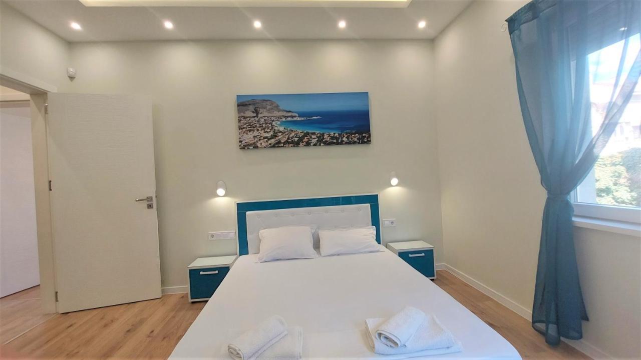 Апартамент Pink & Blue - 2Bdr With Balcony - Wi-Fi Varna Exteriör bild