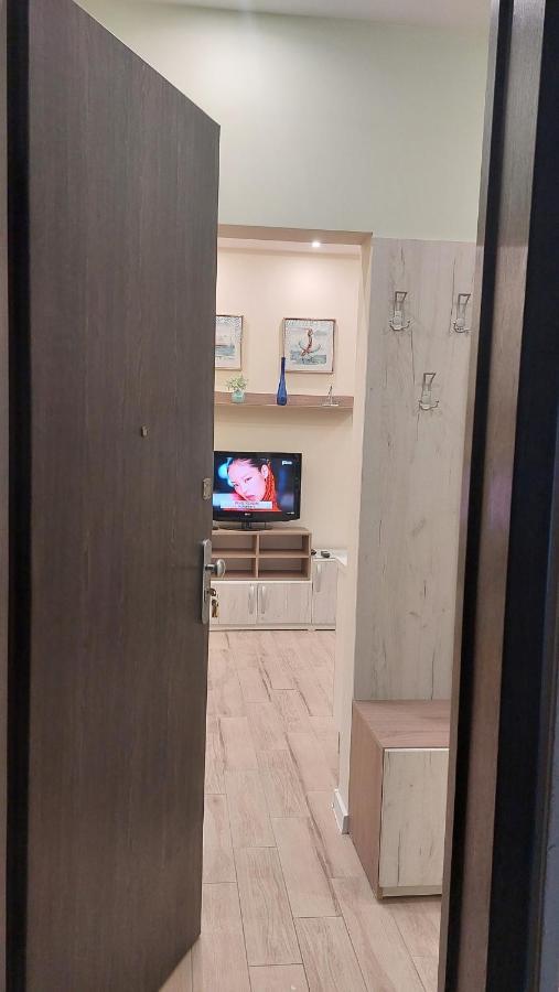 Апартамент Pink & Blue - 2Bdr With Balcony - Wi-Fi Varna Exteriör bild