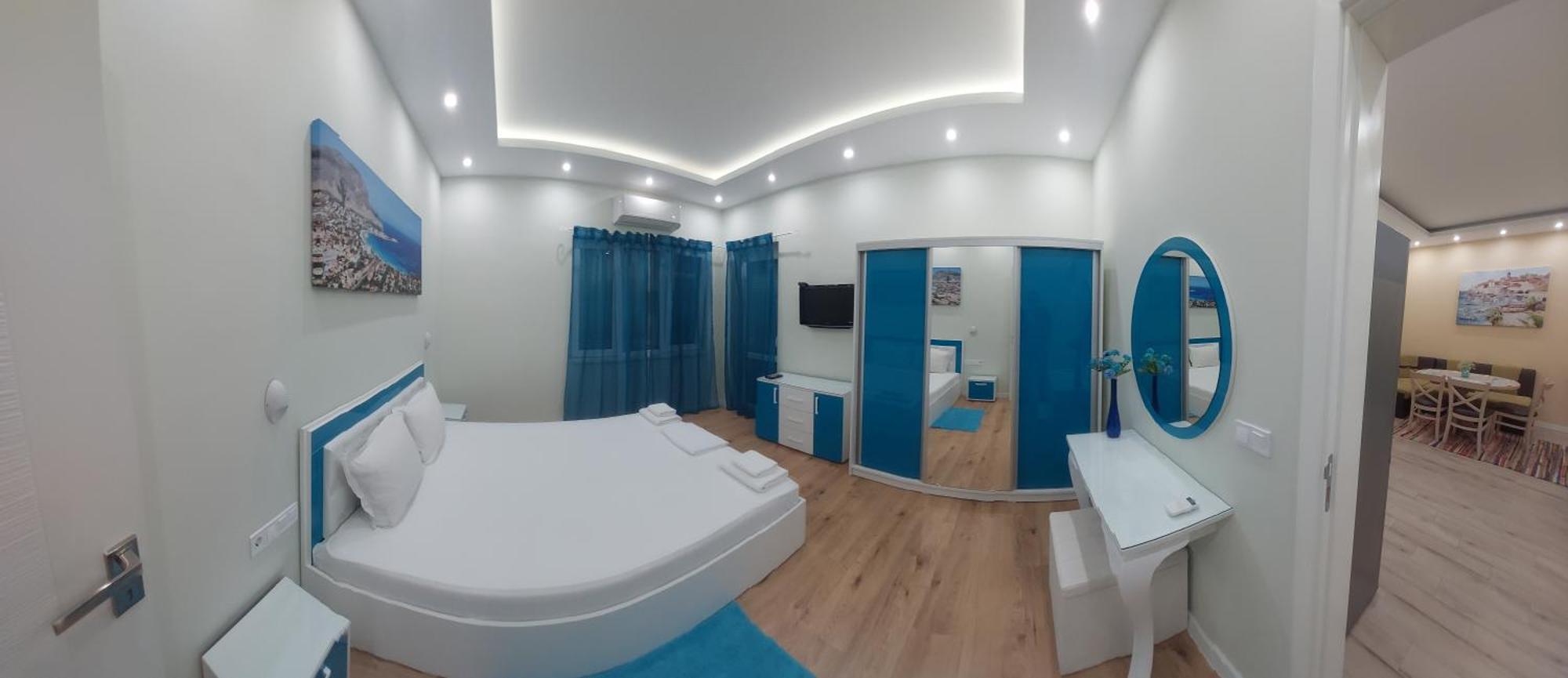 Апартамент Pink & Blue - 2Bdr With Balcony - Wi-Fi Varna Exteriör bild