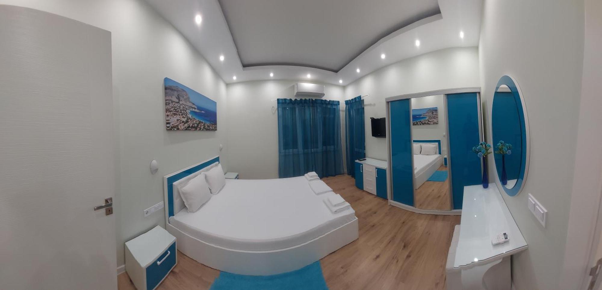 Апартамент Pink & Blue - 2Bdr With Balcony - Wi-Fi Varna Exteriör bild