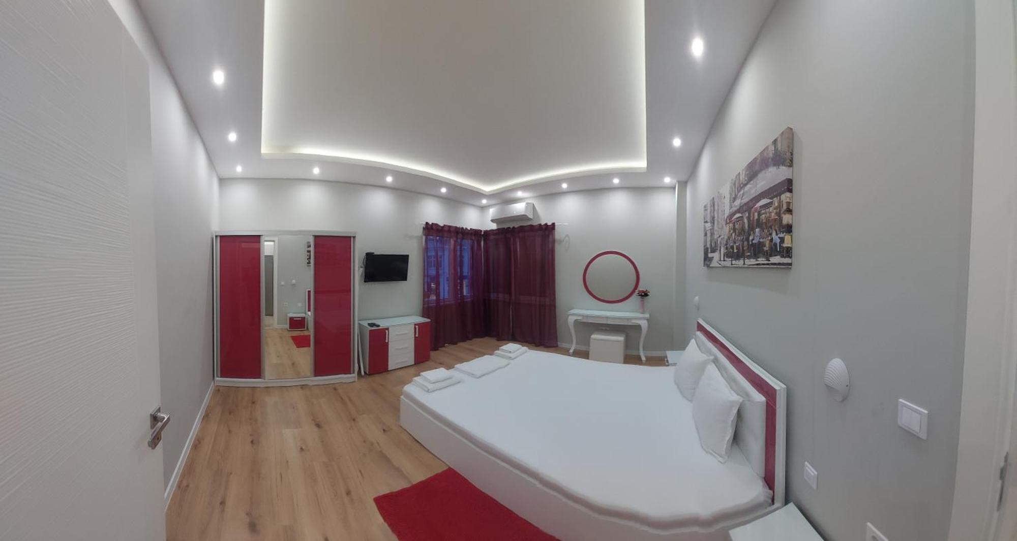 Апартамент Pink & Blue - 2Bdr With Balcony - Wi-Fi Varna Exteriör bild