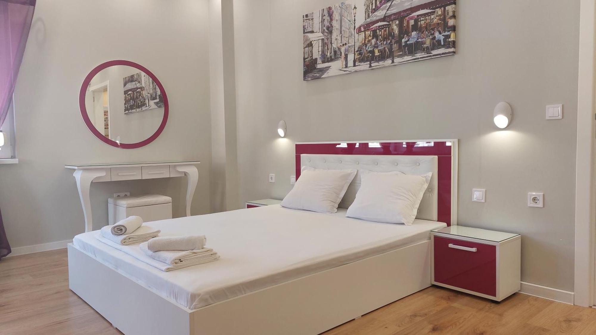 Апартамент Pink & Blue - 2Bdr With Balcony - Wi-Fi Varna Exteriör bild