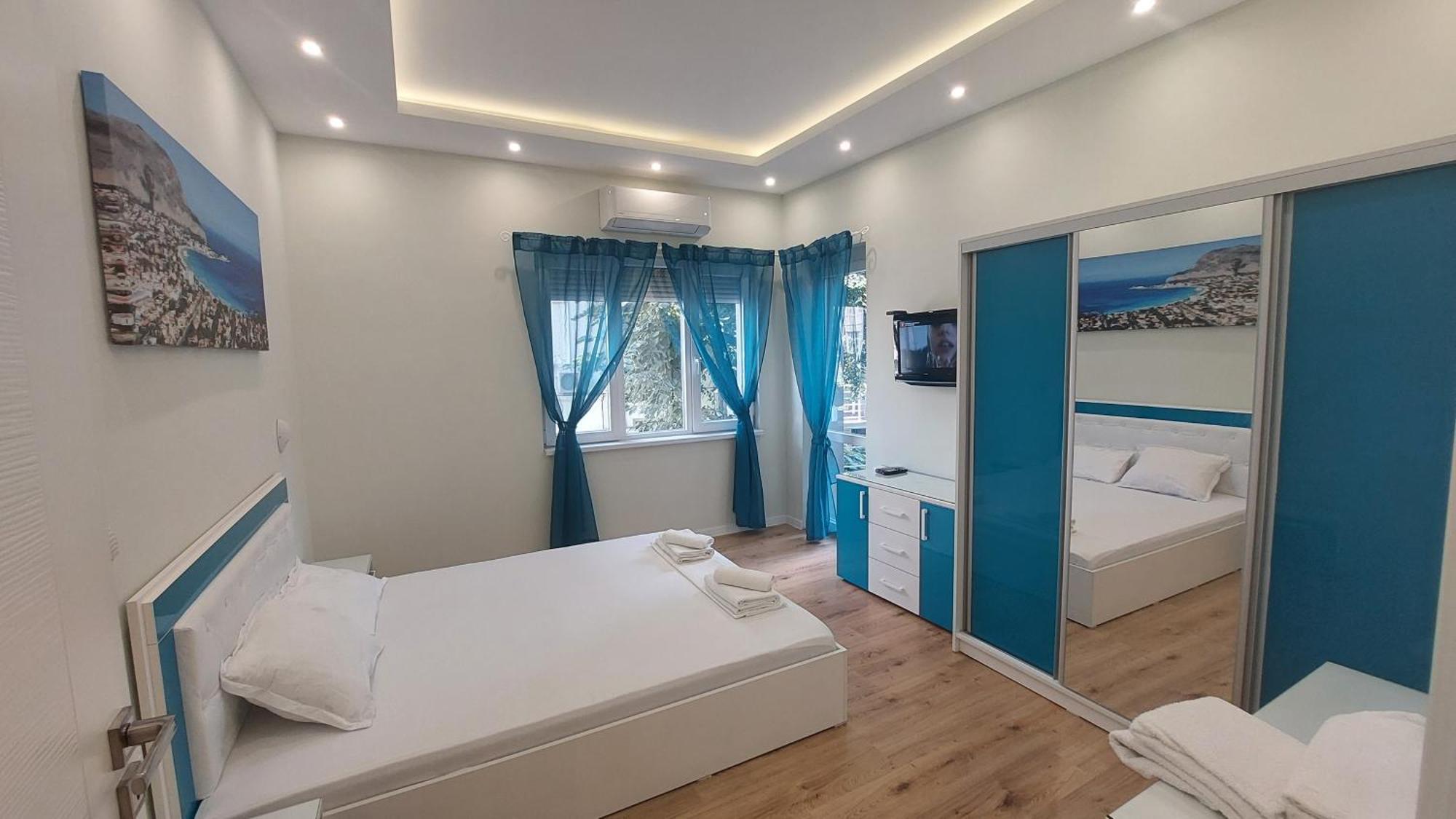 Апартамент Pink & Blue - 2Bdr With Balcony - Wi-Fi Varna Exteriör bild
