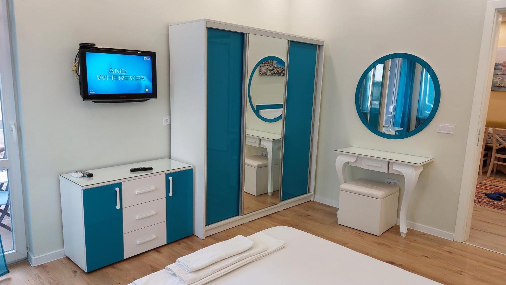 Апартамент Pink & Blue - 2Bdr With Balcony - Wi-Fi Varna Exteriör bild